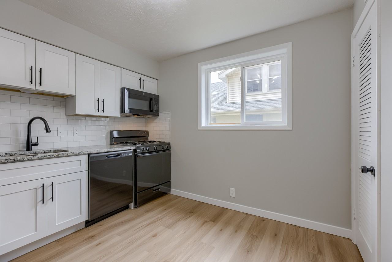 4713/4715 Davenport Street*** - Photo 2 of 14