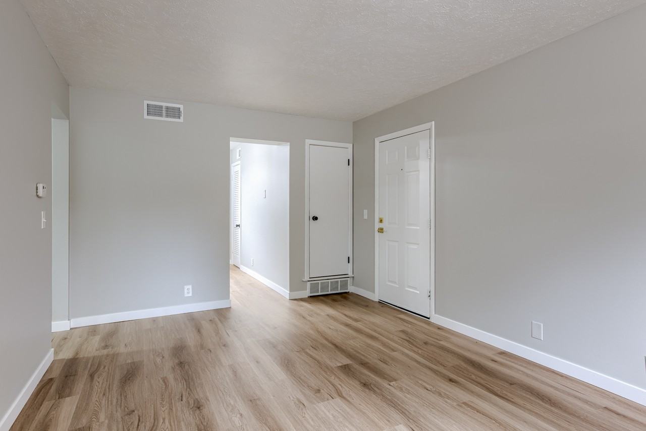 4713/4715 Davenport Street*** - Photo 4 of 14