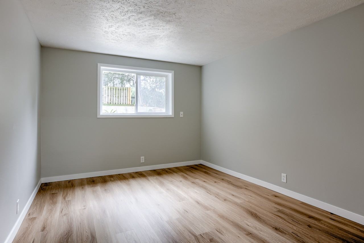 4713/4715 Davenport Street*** - Photo 5 of 14