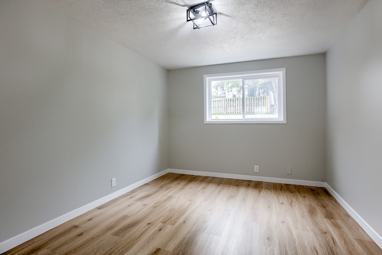 4713/4715 Davenport Street*** - Photo 6 of 14