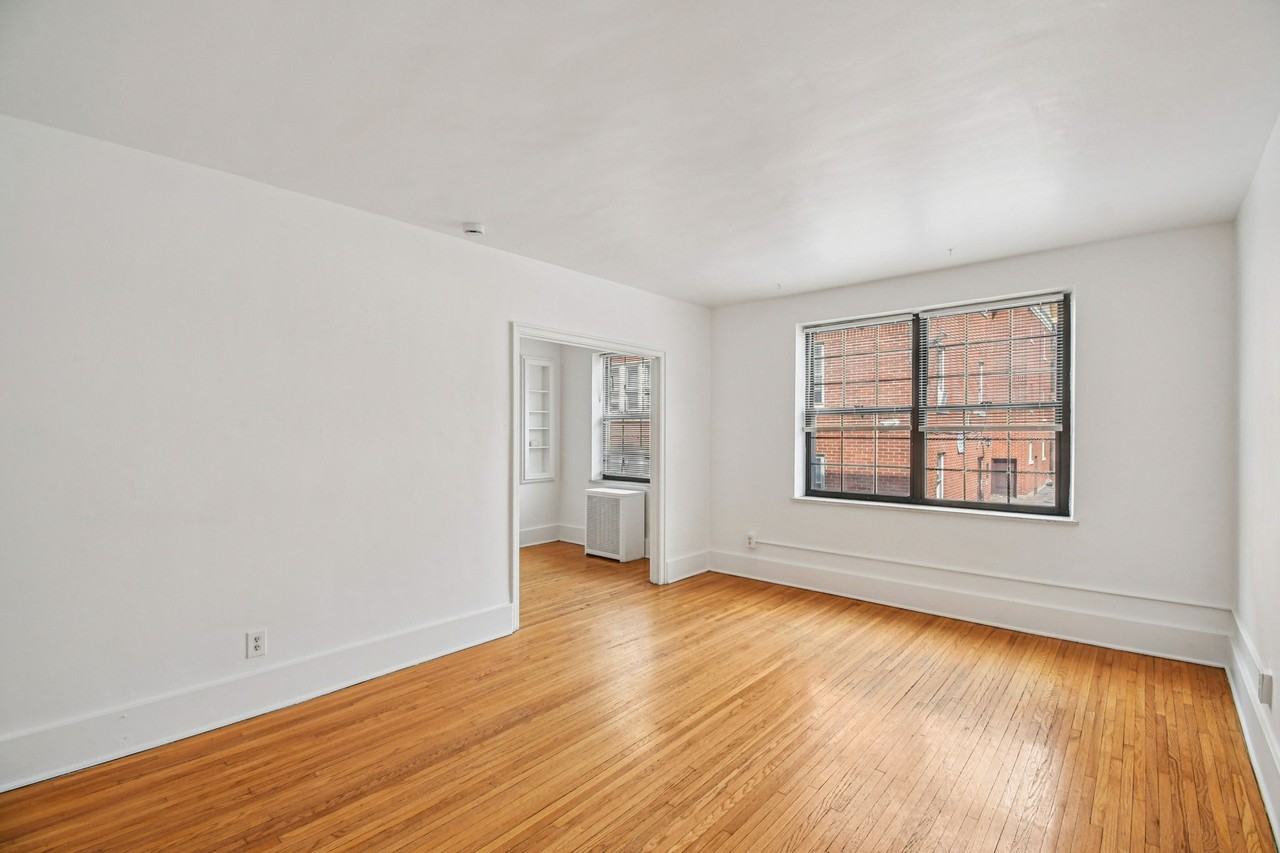 Rochester City Apartments - Photo 5 of 39
