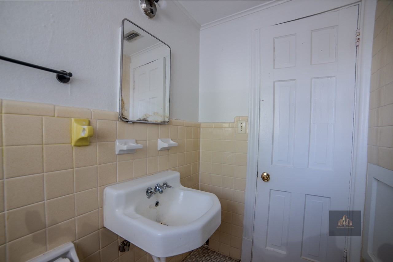 Dudley Creswell - Photo 2 of 21