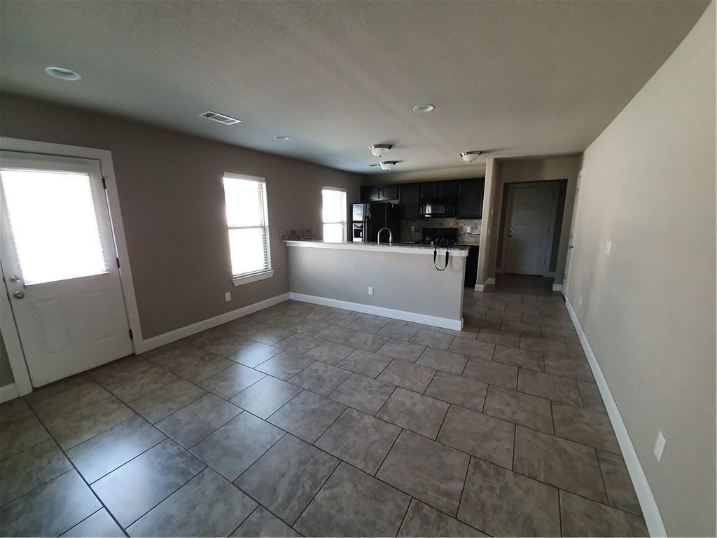 4000 Sw Capstone Ave - Photo 3 of 14