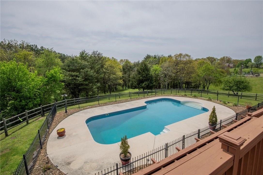 14198 Rolling Hills Dr - Photo 2 of 33