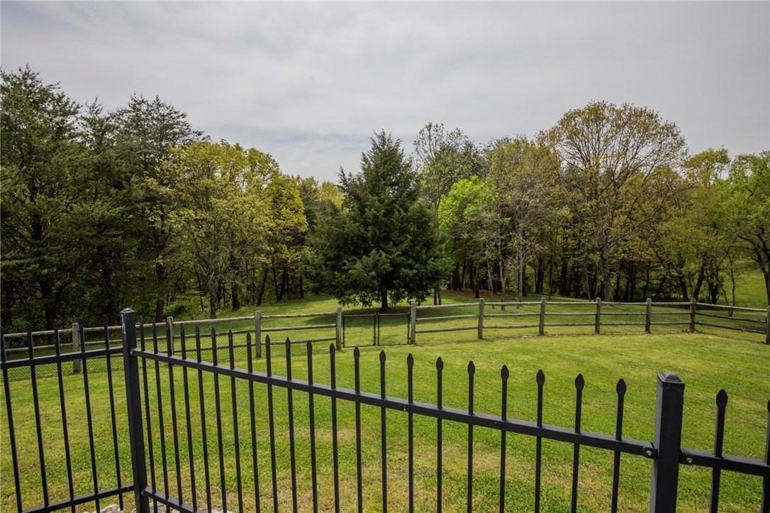14198 Rolling Hills Dr - Photo 3 of 33