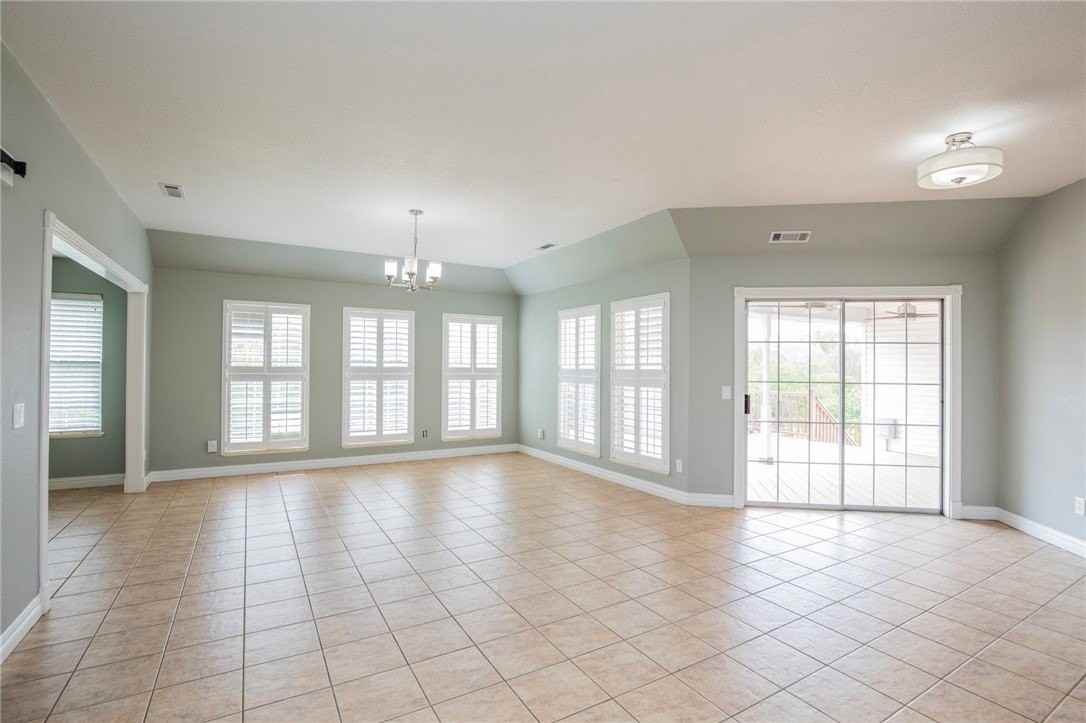 14198 Rolling Hills Dr - Photo 7 of 33