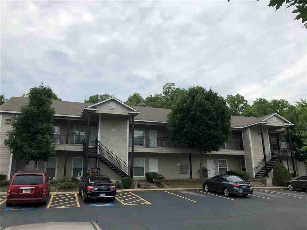 1774 N Gregg Ave #5