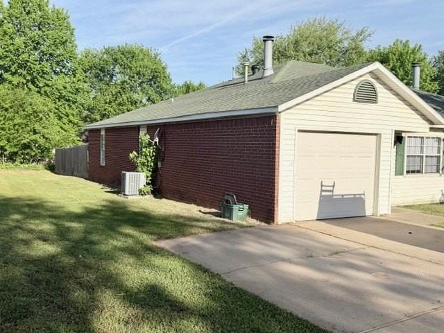 1317 N Boxley Ave - Photo 3 of 11