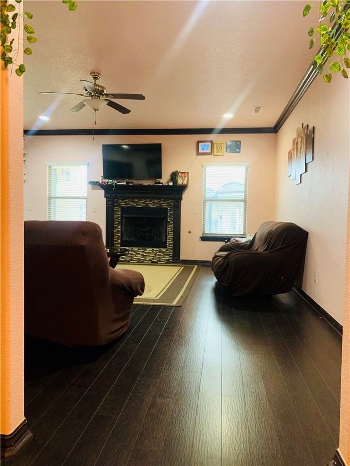 2407 Sw Worthington Ave - Photo 2 of 11