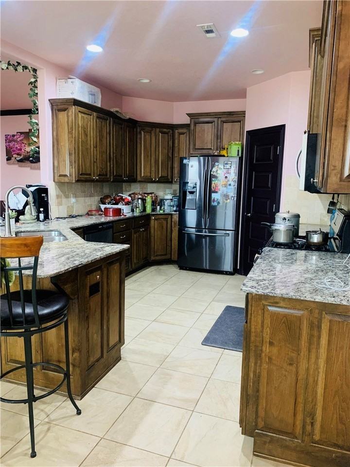 2407 Sw Worthington Ave - Photo 4 of 11