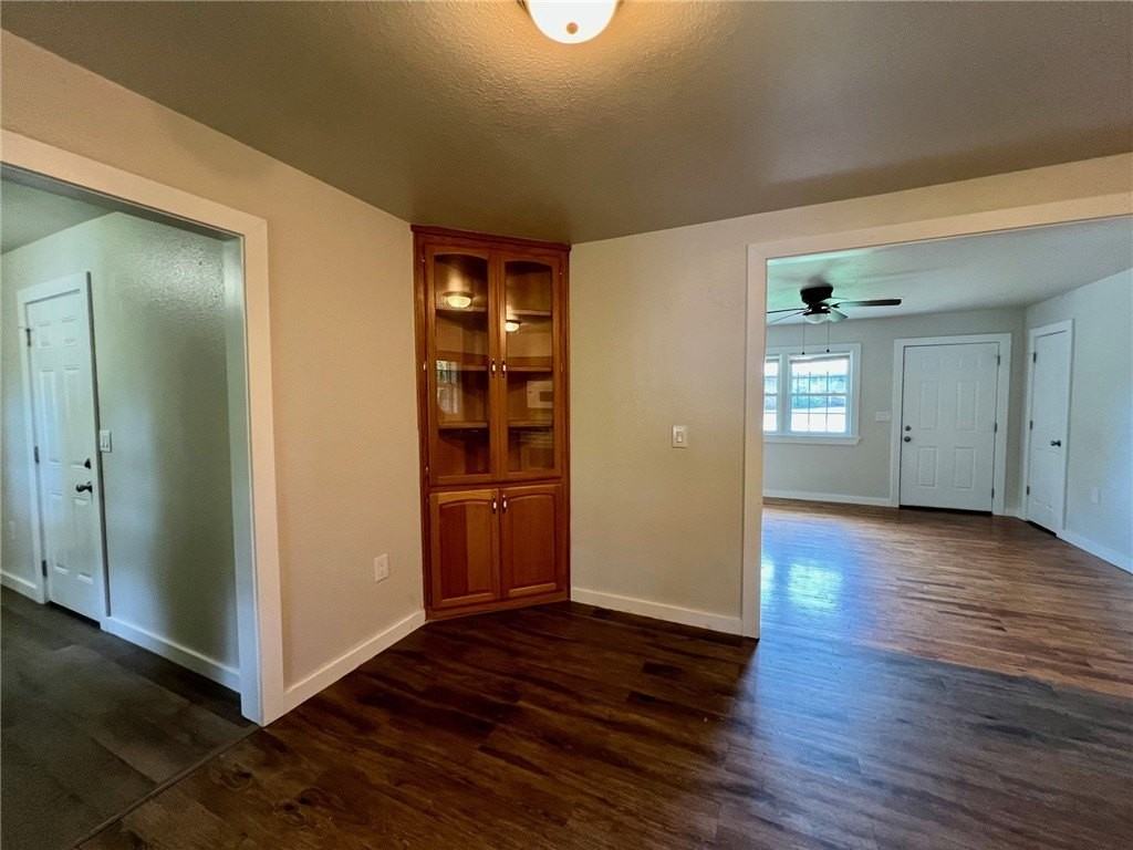 606 Elgin St Ne - Photo 7 of 15