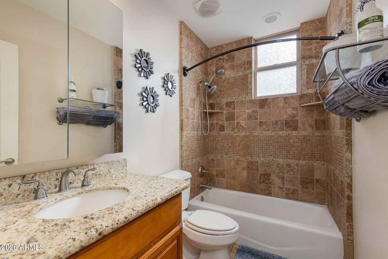 623 S Roosevelt St - Photo 7 of 12