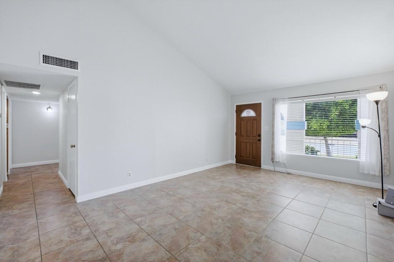 656 W Pecos Ave - Photo 2 of 21