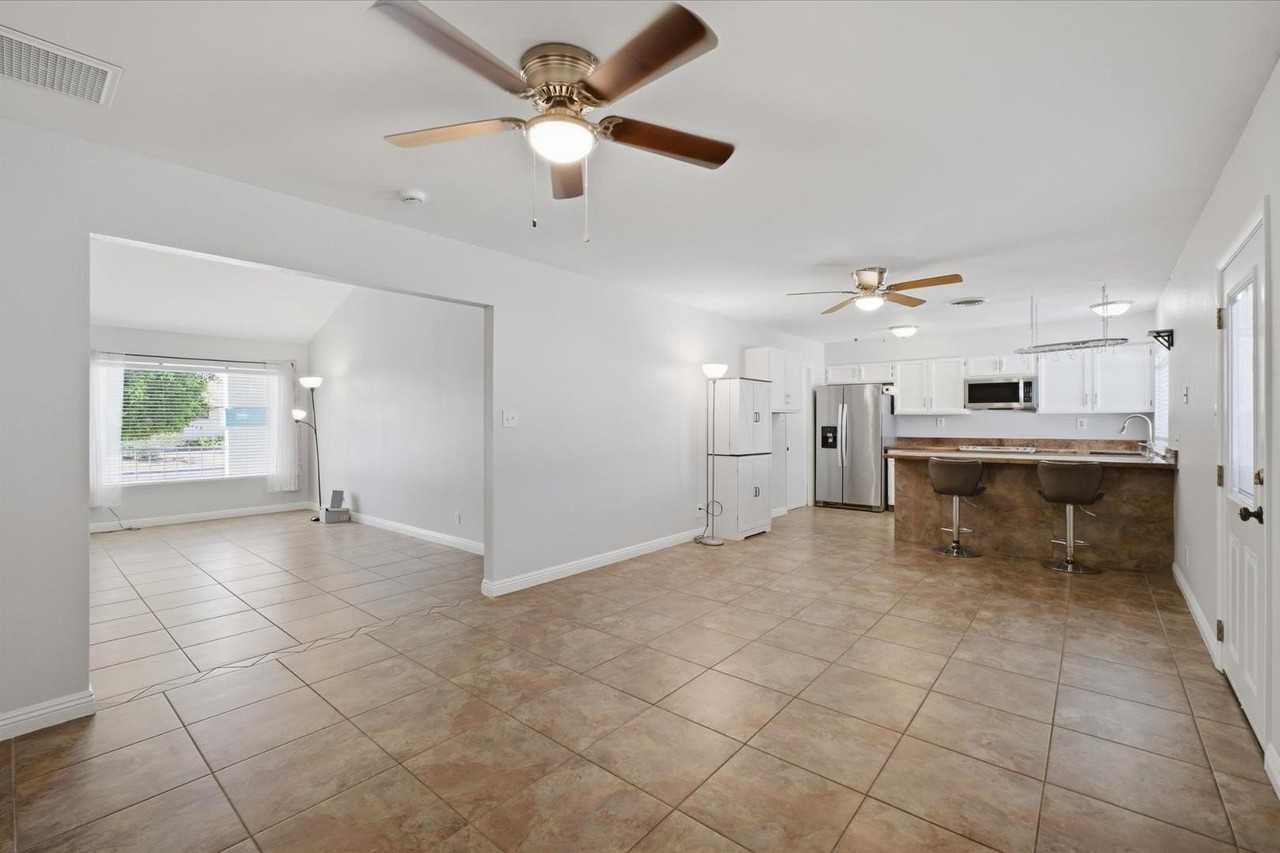 656 W Pecos Ave - Photo 4 of 21