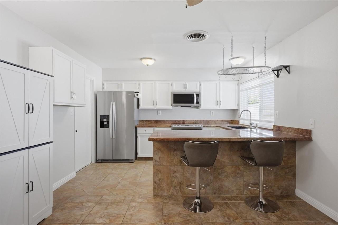 656 W Pecos Ave - Photo 5 of 21