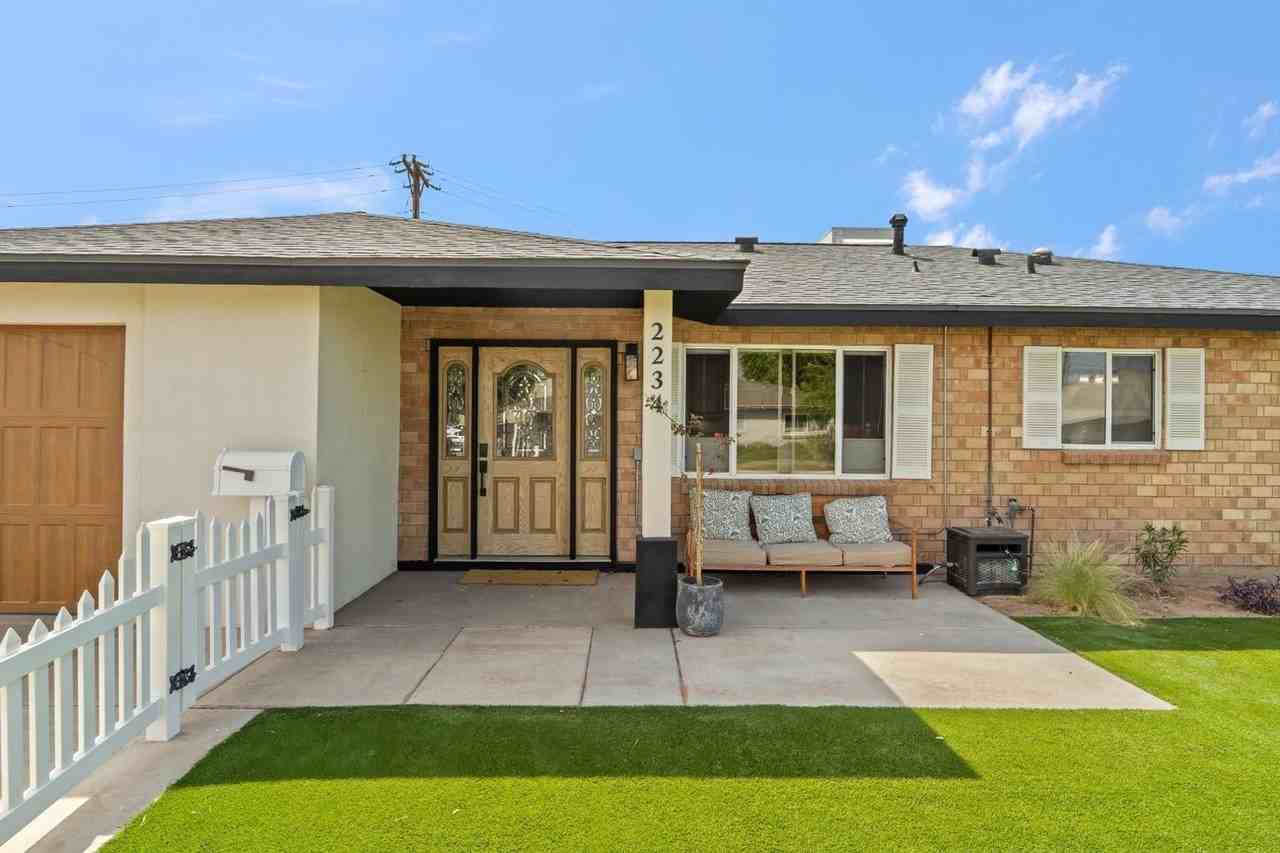 2234 N 74th Way - Photo 4 of 38