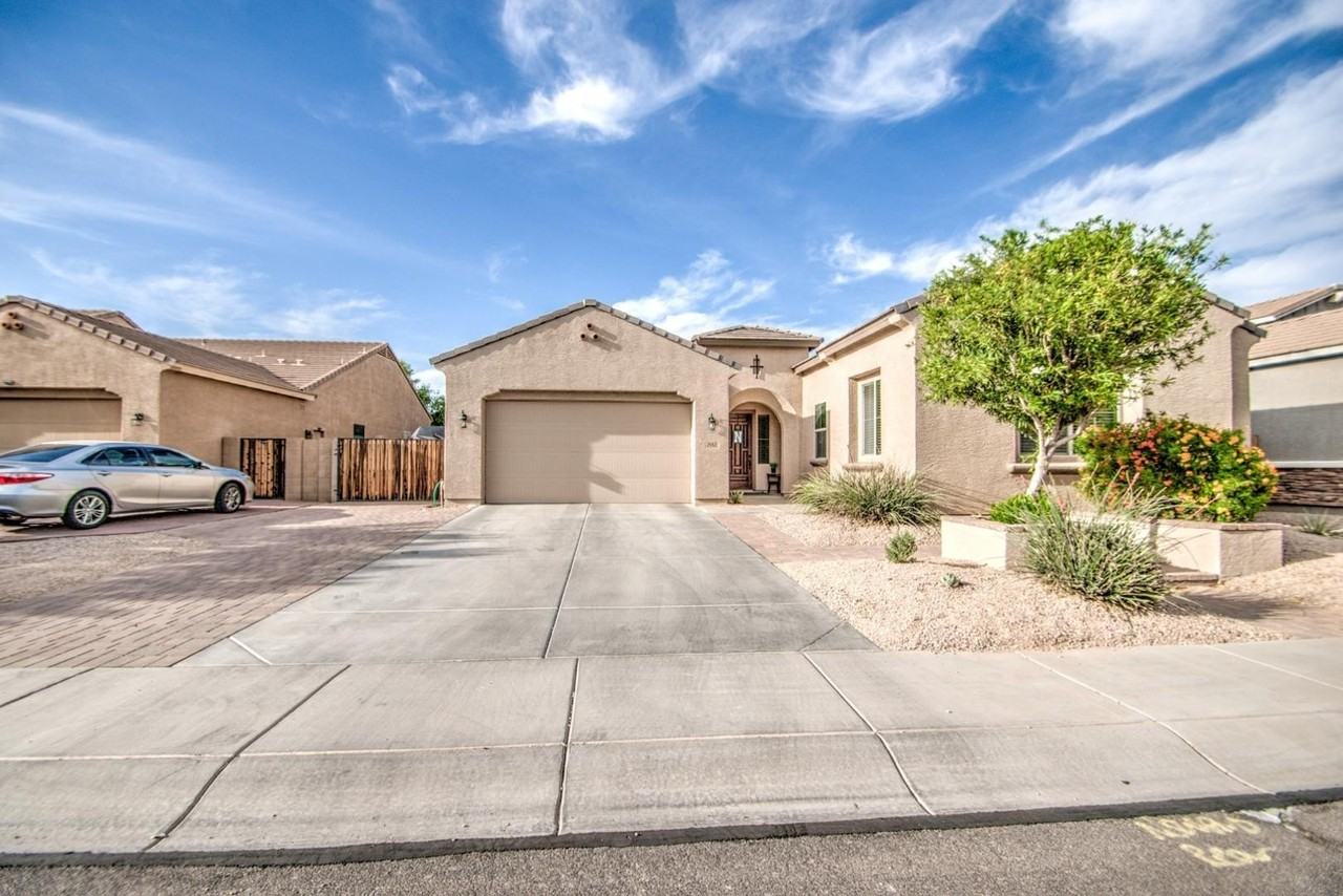 2552 E Redwood Pl - Photo 4 of 48