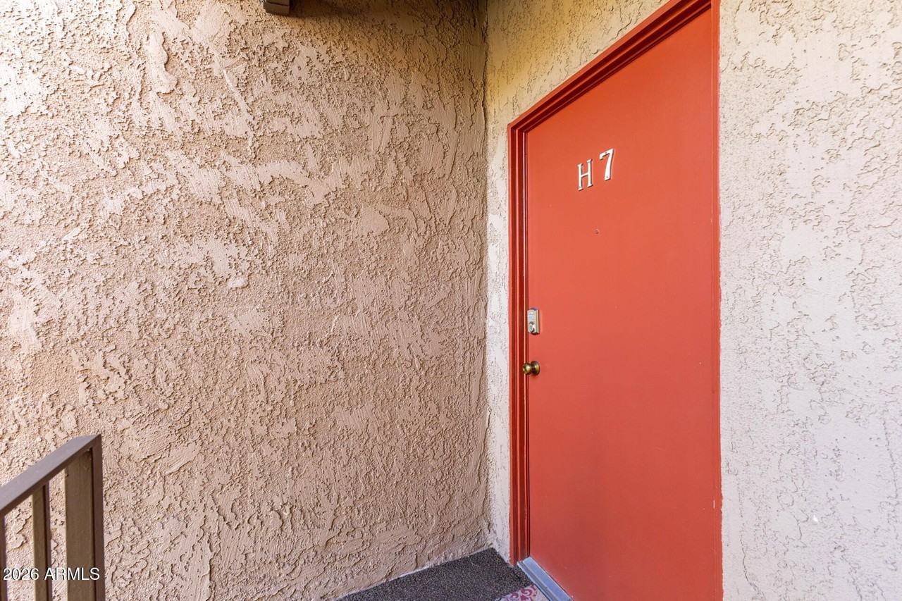 5525 E Thomas Rd #H7 - Photo 3 of 27