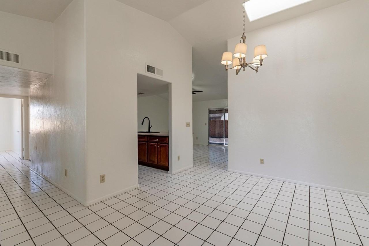 223 W Harvard Ave - Photo 4 of 38