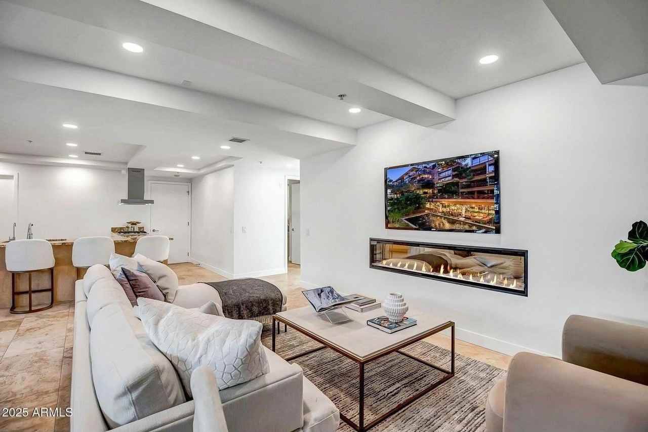 7121 E Rancho Vista Dr #5011