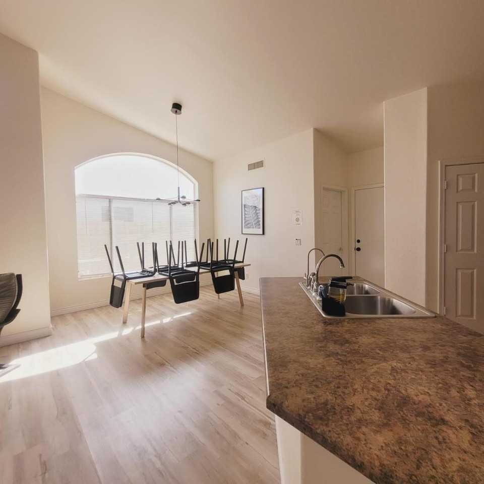 8720 W Kathleen Rd - Photo 5 of 23