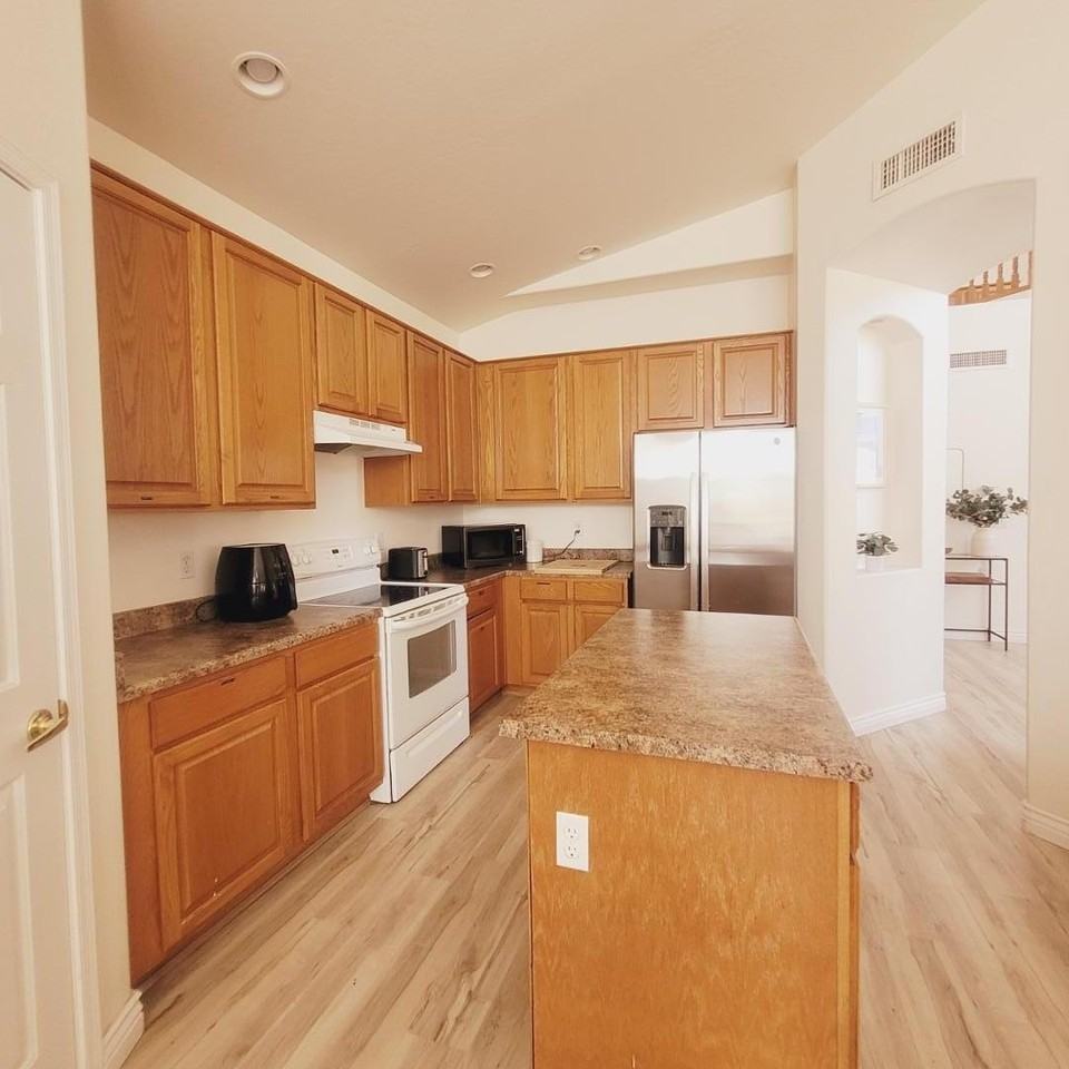 8720 W Kathleen Rd - Photo 6 of 23