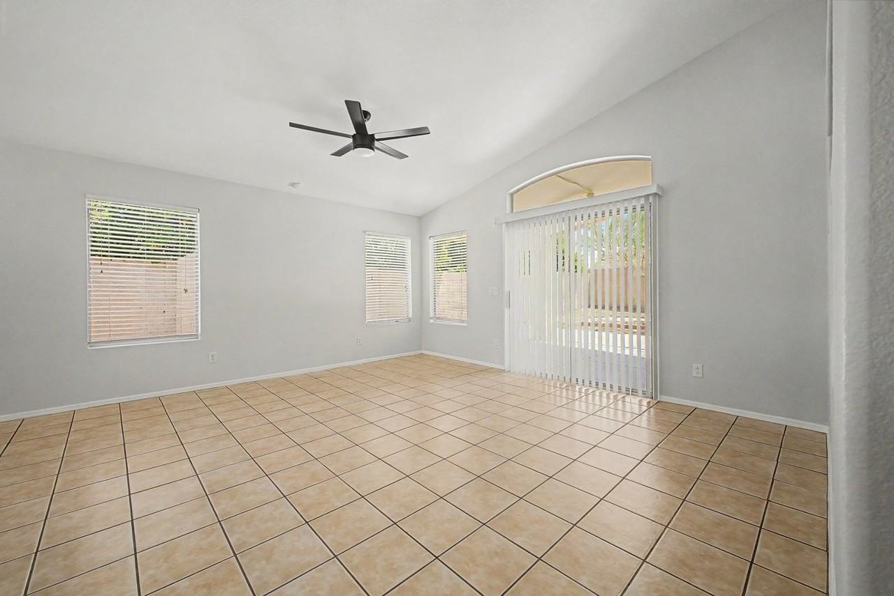 7043 W Phelps Rd - Photo 5 of 32