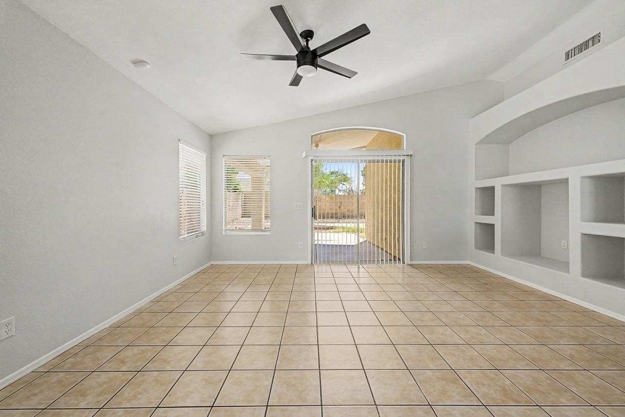 7043 W Phelps Rd - Photo 6 of 32