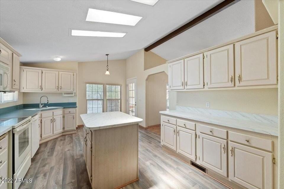 52201 W Foothill Trl - Photo 3 of 12