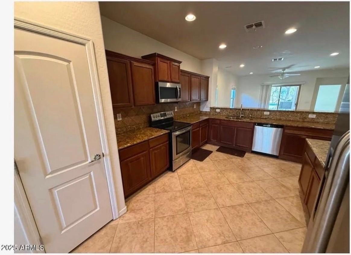 1739 W Big Oak St - Photo 3 of 28