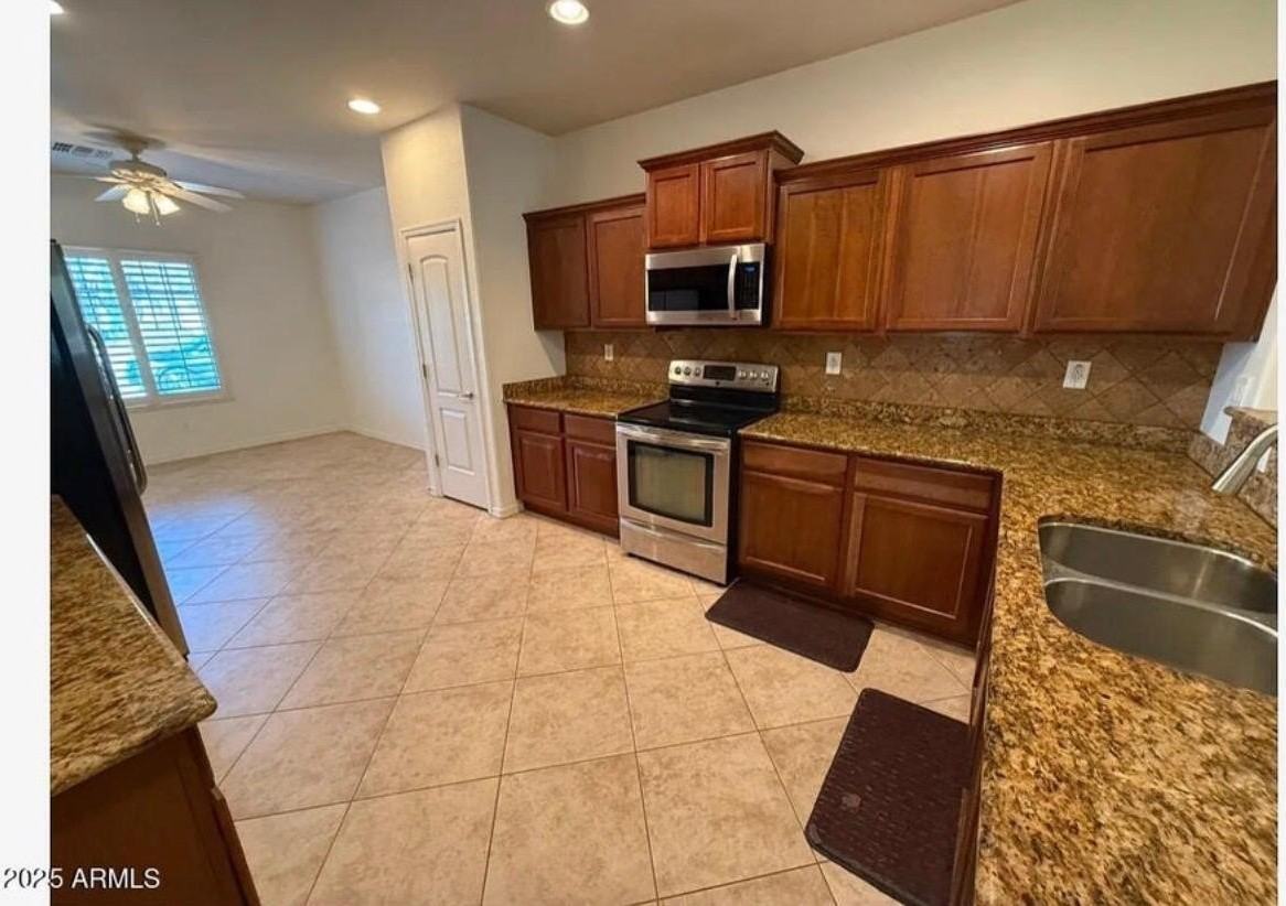 1739 W Big Oak St - Photo 4 of 28