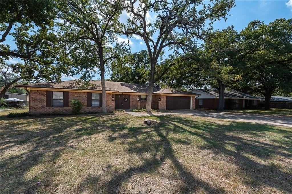 2106 Barak Ln - Photo 2 of 27