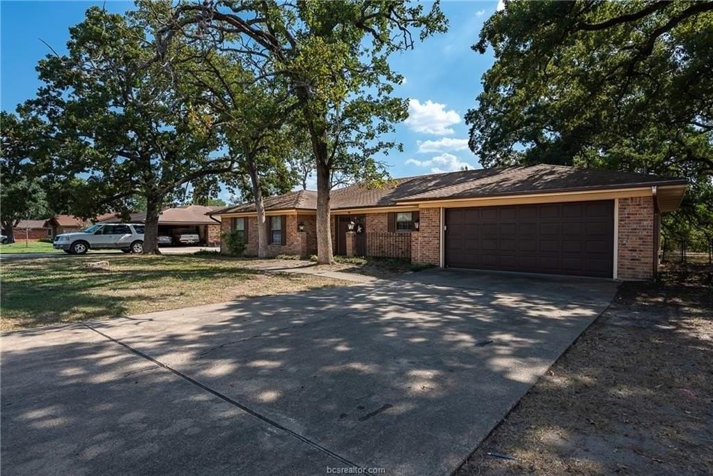 2106 Barak Ln - Photo 3 of 27