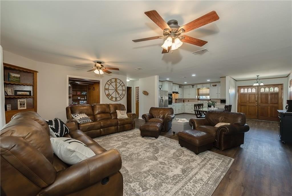 2106 Barak Ln - Photo 4 of 27
