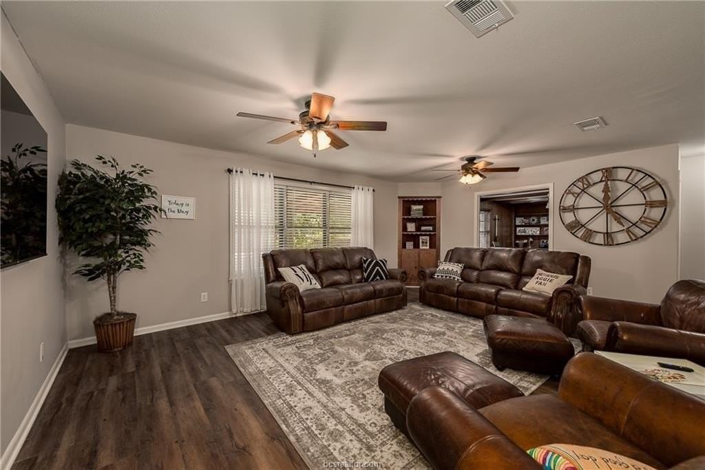 2106 Barak Ln - Photo 5 of 27