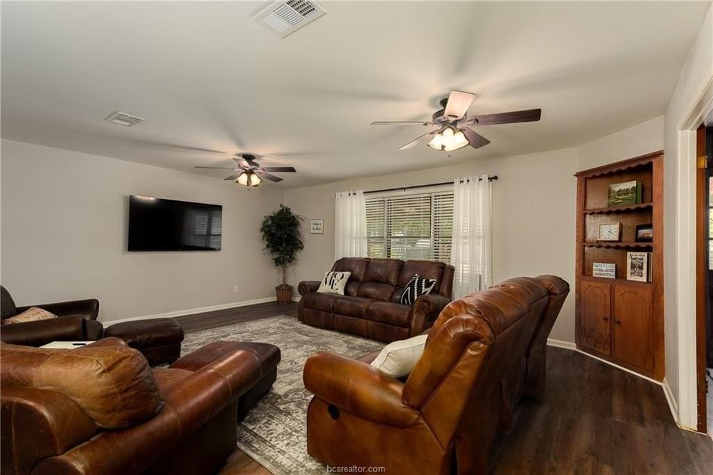 2106 Barak Ln - Photo 6 of 27