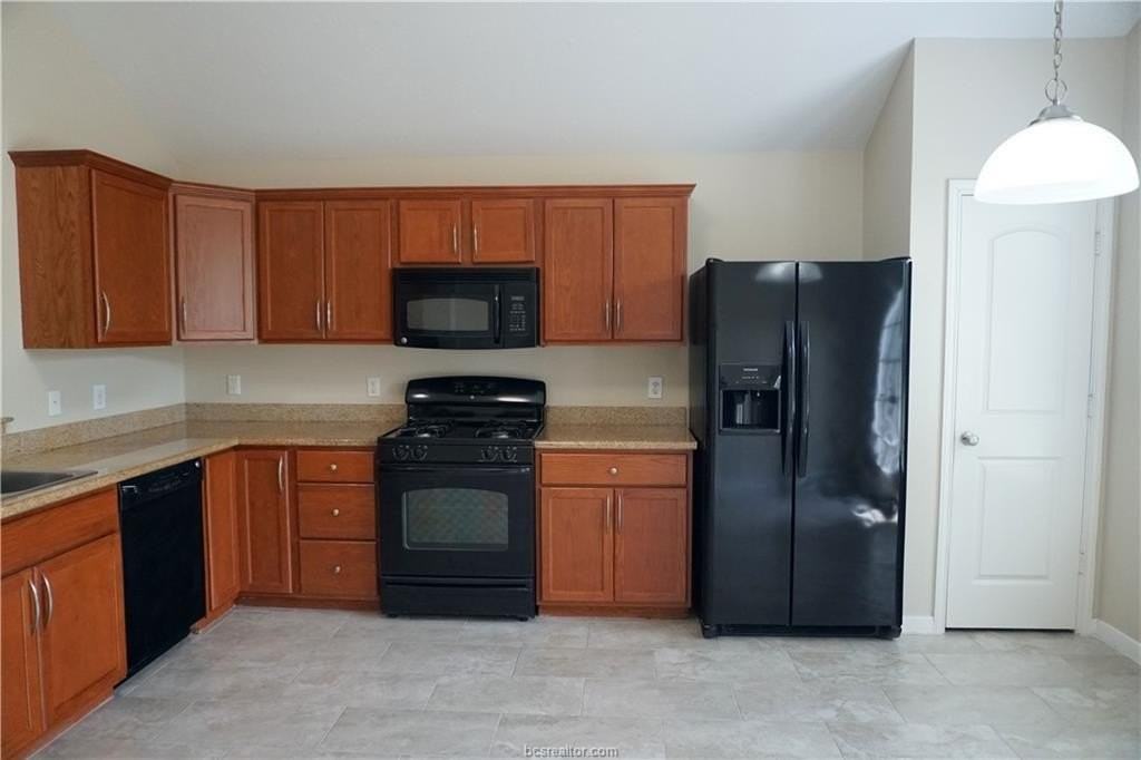 1810 Stephanie St - Photo 5 of 29