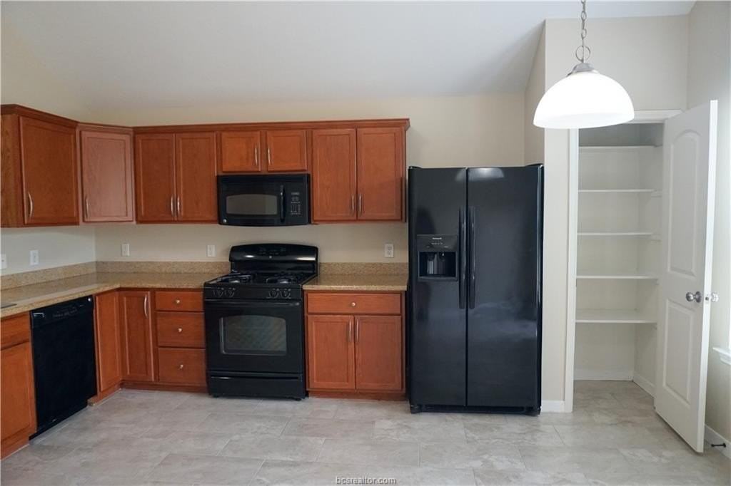 1810 Stephanie St - Photo 6 of 29