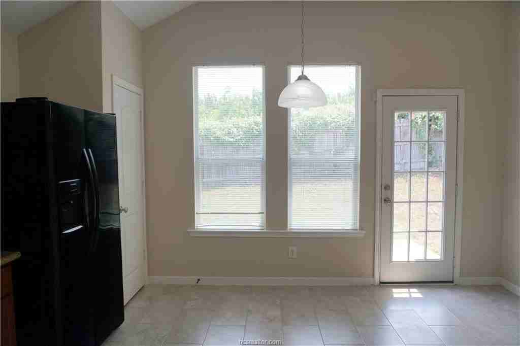 1810 Stephanie St - Photo 7 of 29