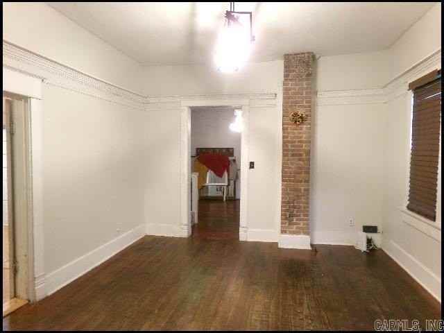 303 E Nichols St - Photo 4 of 25