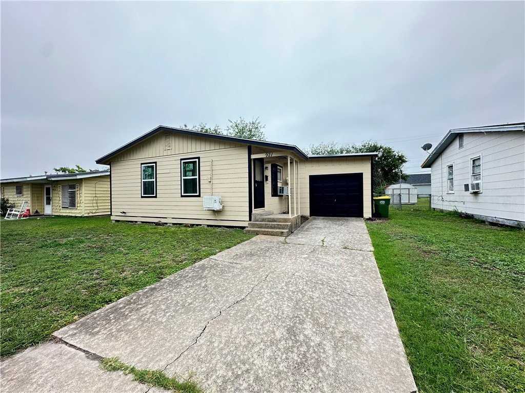 921 Oak St - Photo 2 of 26