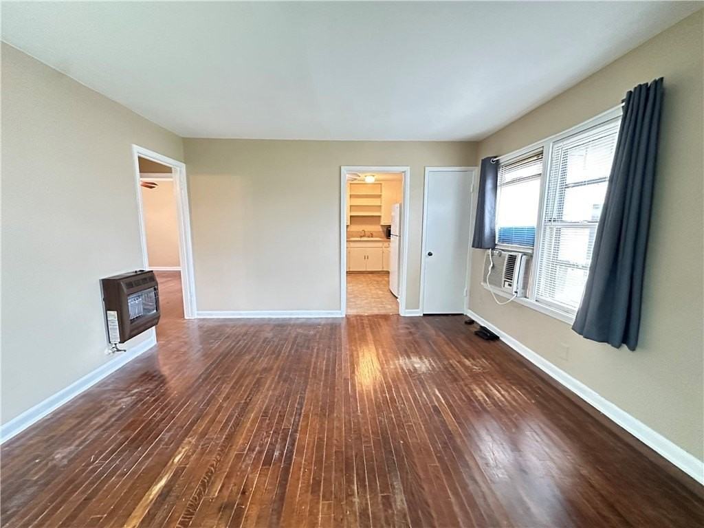 921 Oak St - Photo 5 of 26