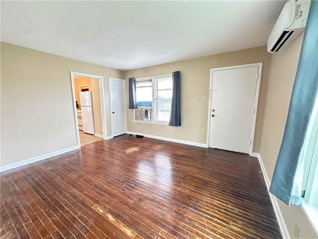 921 Oak St - Photo 6 of 26