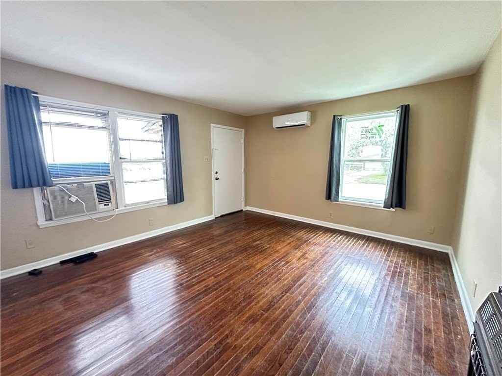 921 Oak St - Photo 7 of 26