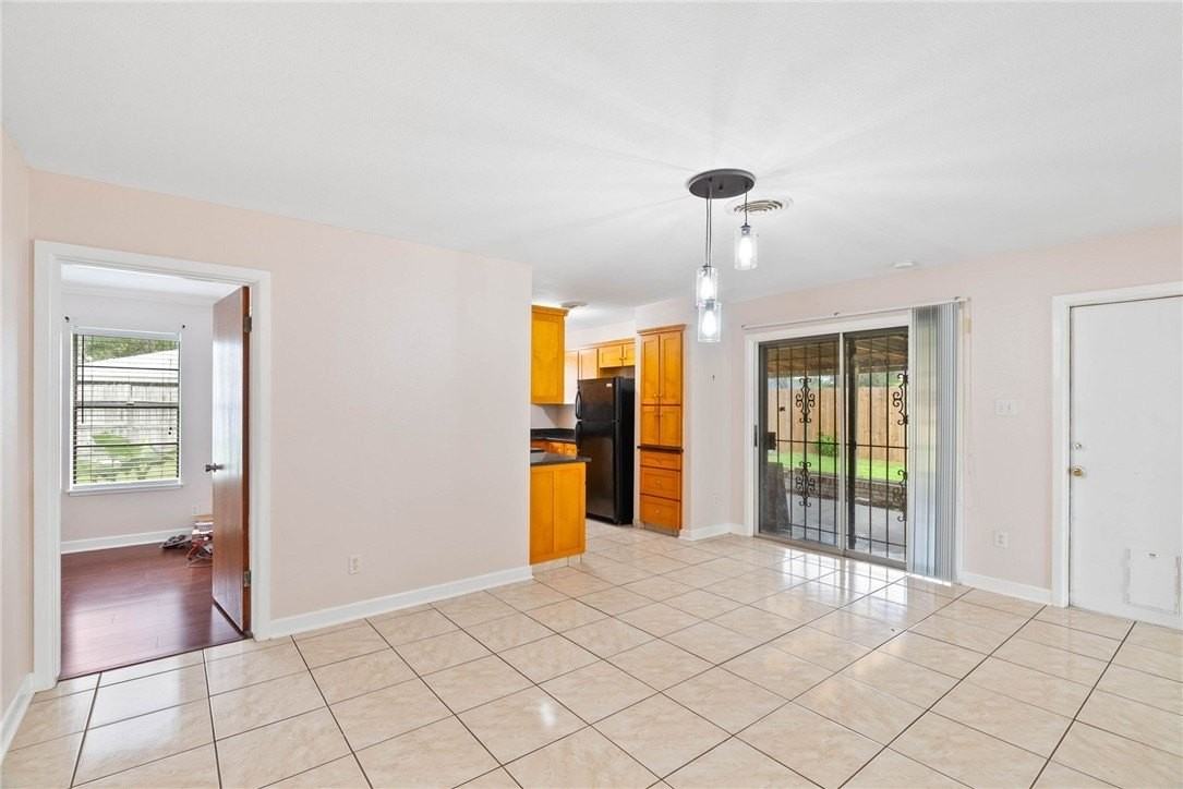 1033 Bradshaw Dr - Photo 3 of 17