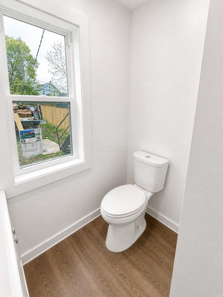 411 Saint Clair Ave #409 - Photo 5 of 8