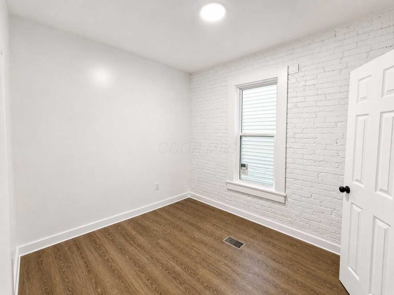 411 Saint Clair Ave #409 - Photo 6 of 8