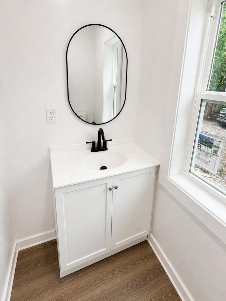 411 Saint Clair Ave #409 - Photo 7 of 8