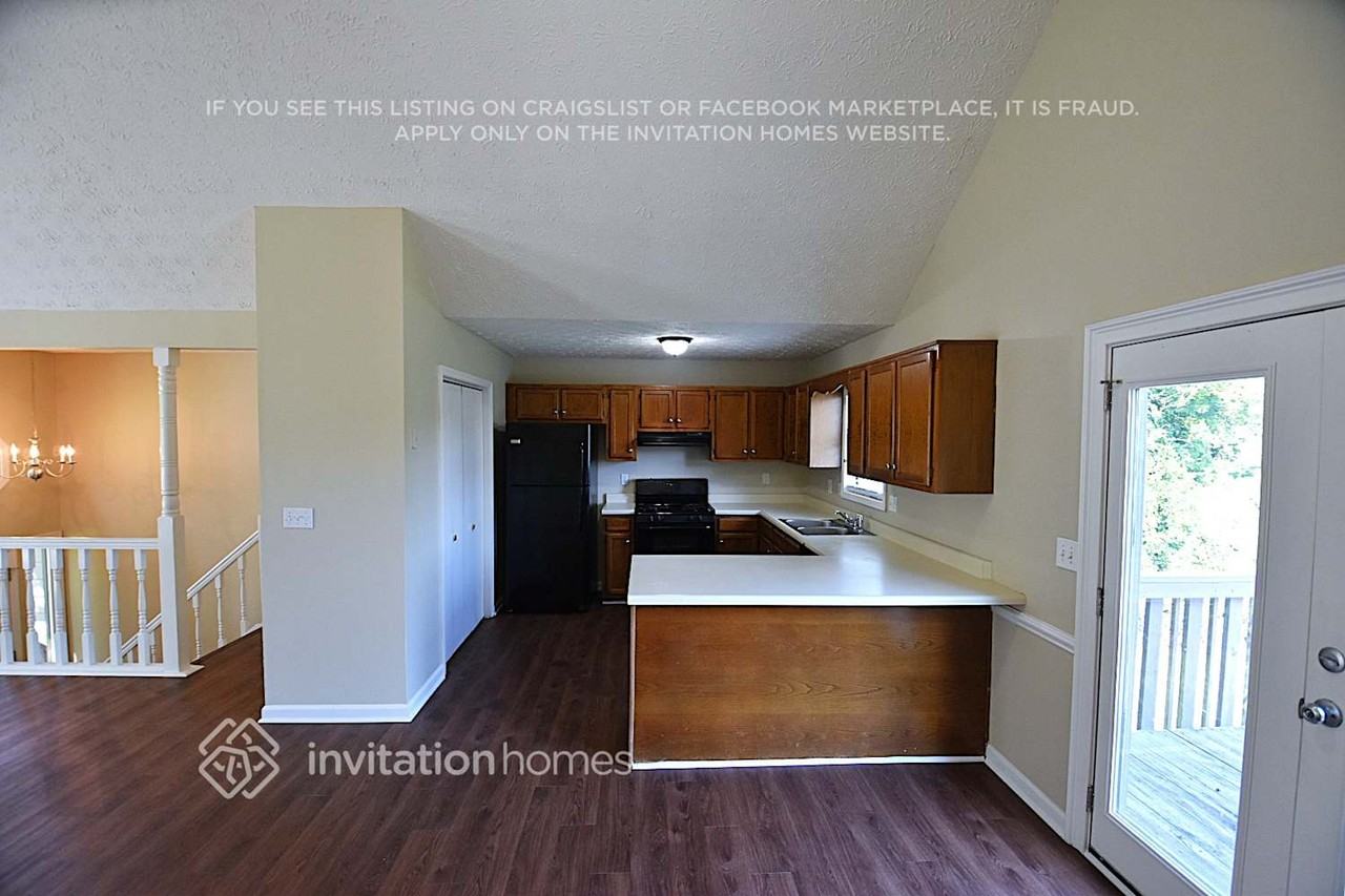 1784 Blanche Dr - Photo 4 of 15