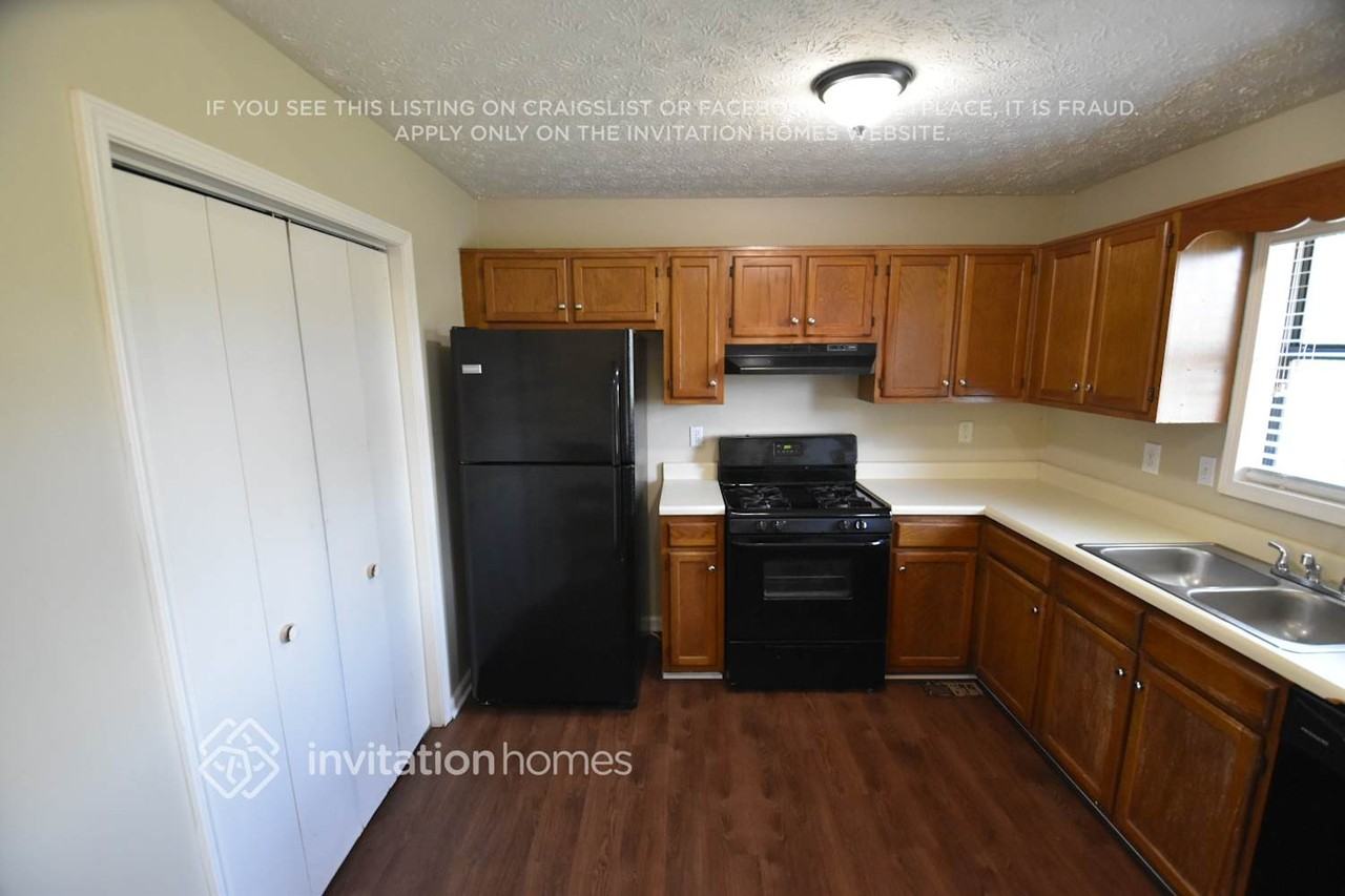 1784 Blanche Dr - Photo 5 of 15